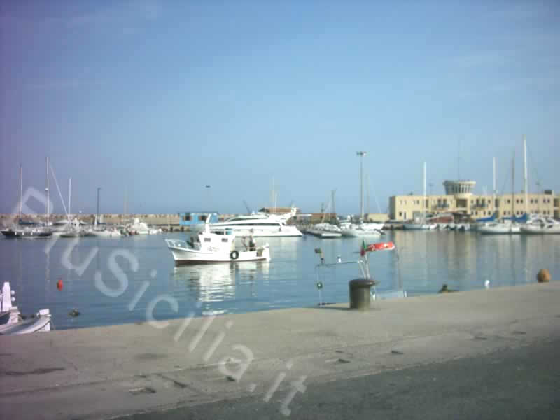 Porto commerciale di Pozzallo - commercial harbour